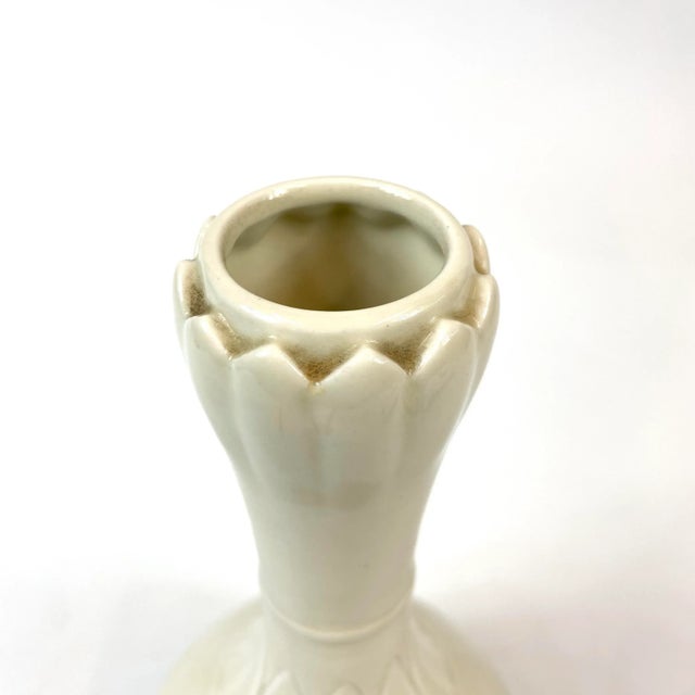 Chinese Late 20th Century Chinese Song-Dynasty Style White Lotus Top Vase For Sale - Image 3 of 6