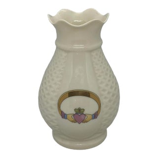 2000 Donegal Parian China Claddagh Ring Vase, Ireland For Sale