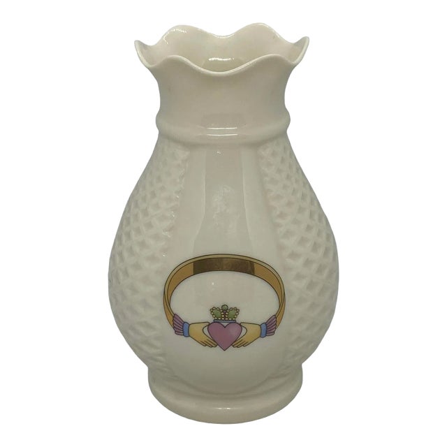 2000 Donegal Parian China Claddagh Ring Vase, Ireland For Sale
