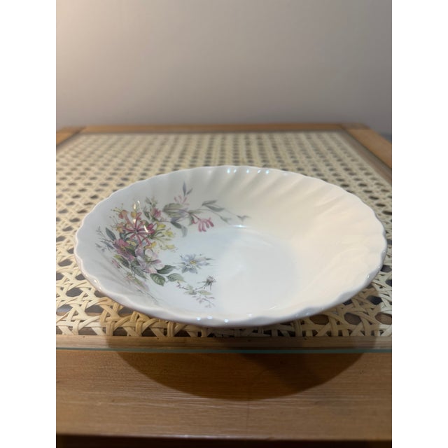 Myott Son & Co. Mid 20th Century Myott, Meakin & Co. Ltd. "Jamestown" Pattern Floral Dinnerware Set - 5pcs For Sale - Image 4 of 7