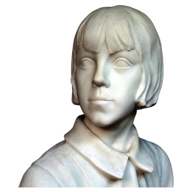 Antique Early 20th Century Bust of a Young Girl in White Carrara Marble For Sale - Image 3 of 6