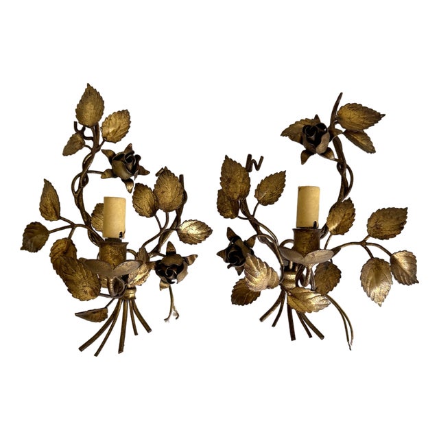 1950s Pair of Italian Florentine Hollywood Regency Gilt Metal Rose Wall Sconces For Sale