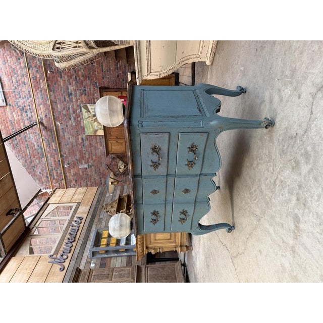 Louis XV Chest of Drawers in Walnut For Sale - Image 3 of 12