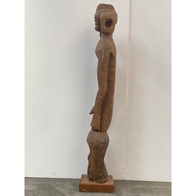Mid-20th Century Nude Mumuye Sculpture in Wood, 1950s, in Very Good conditions. Designed 1950 to 1959