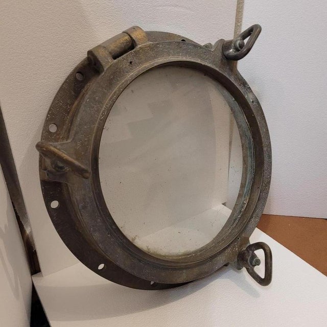 Ship's Porthole in Bronze, England, 1920s-1930s For Sale - Image 4 of 15