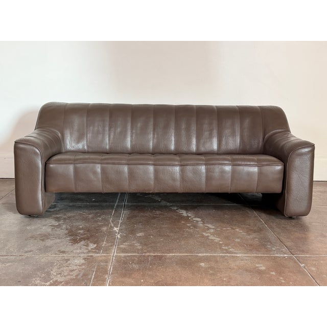 1980’s Buffalo leather De Sede ds-44 brown taupe leather sofa that extends into a daybed. Good vintage condition. No rips...