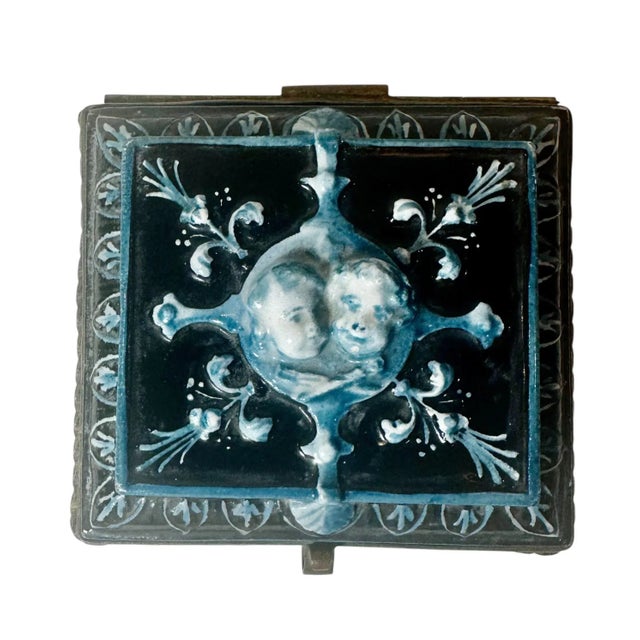 Late 19th Century Late 19th Century French Majolica Trinket Box With Cherubs For Sale - Image 5 of 11