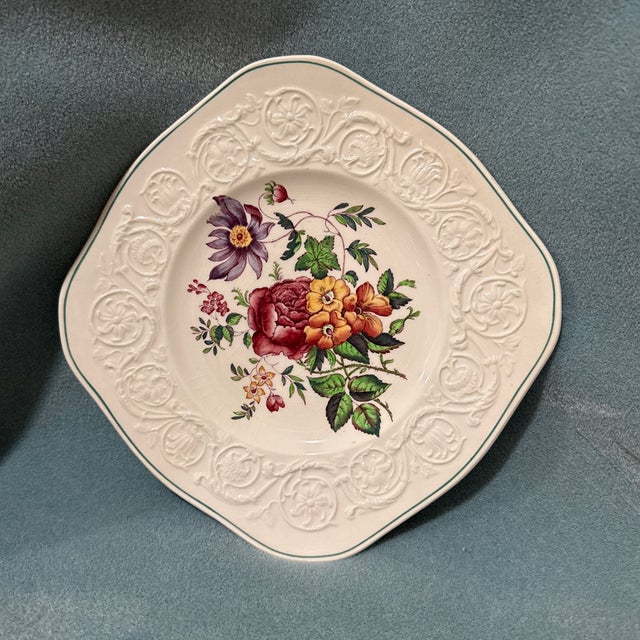 Vintage 4 Bocnor wedgewood patrician salad Plates . Has some crage to plates becajuse of age. Made in england. Please for...