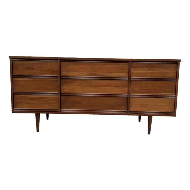 1960s Mid Century Modern 9 Drawer Dresser For Sale