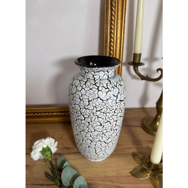 Vintage Vase in Crackle Ceramic, in Very Good conditions. Designed 1980 to 1989