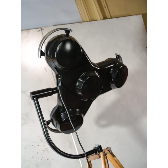 2004 Four-Lens Shadowless Surgical Lamp on Army Crutch Tripod from Heraeus Hanaulux, 1990s For Sale - Image 16 of 18