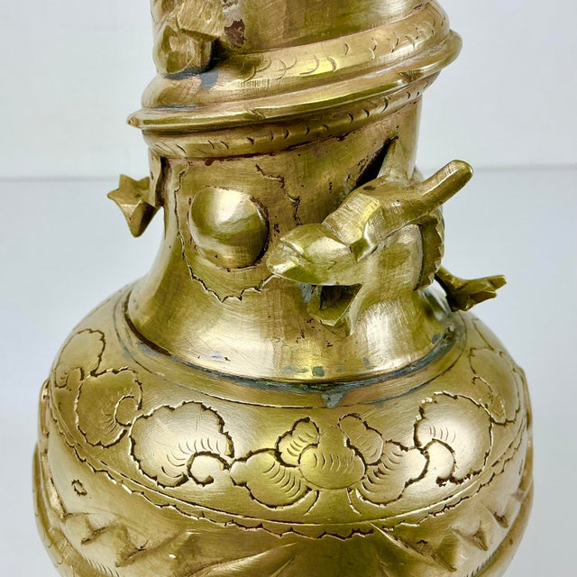 Antique Quin Dynasty Boho Chic Chinoiserie Bronze Three Lizards Vase. For Sale - Image 11 of 14