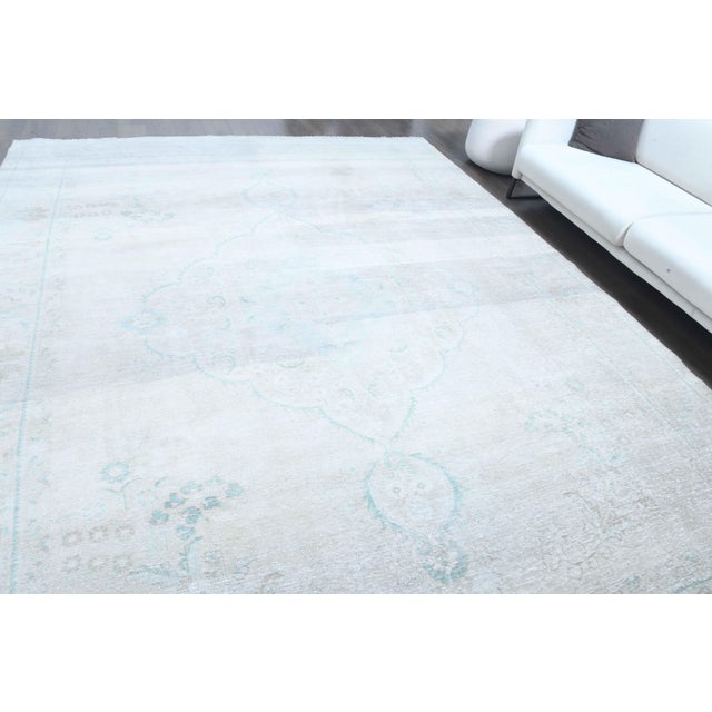 1970s Vintage Persian Handmade Wool Cotton Light Gray Area Rug For Sale In San Francisco - Image 6 of 11