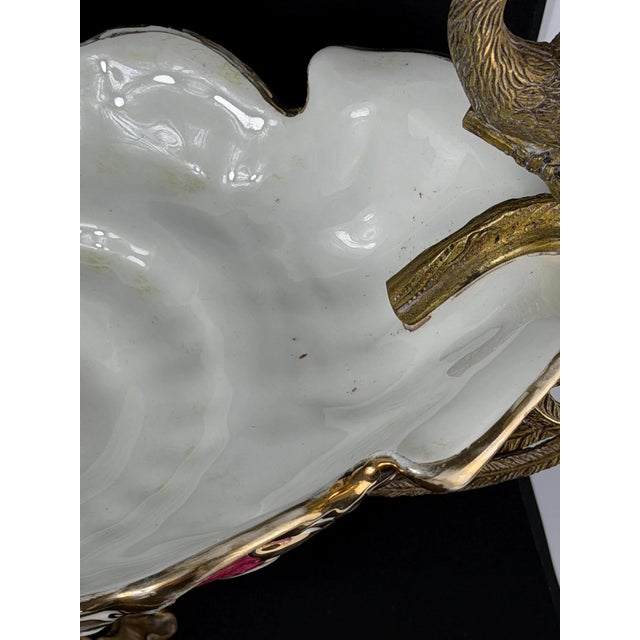 Large Hollywood Regency Peacock Centerpiece Bowl in Gilt Metal and Porcelain, 1930s For Sale - Image 10 of 17