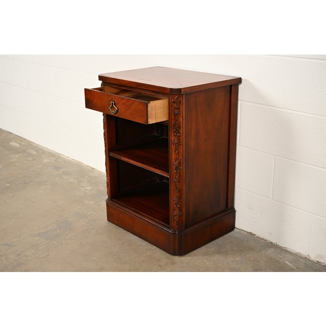 Century Furniture Georgian Carved Mahogany Nightstand or Bedside Table, Circa 1950s For Sale In South Bend - Image 6 of 17
