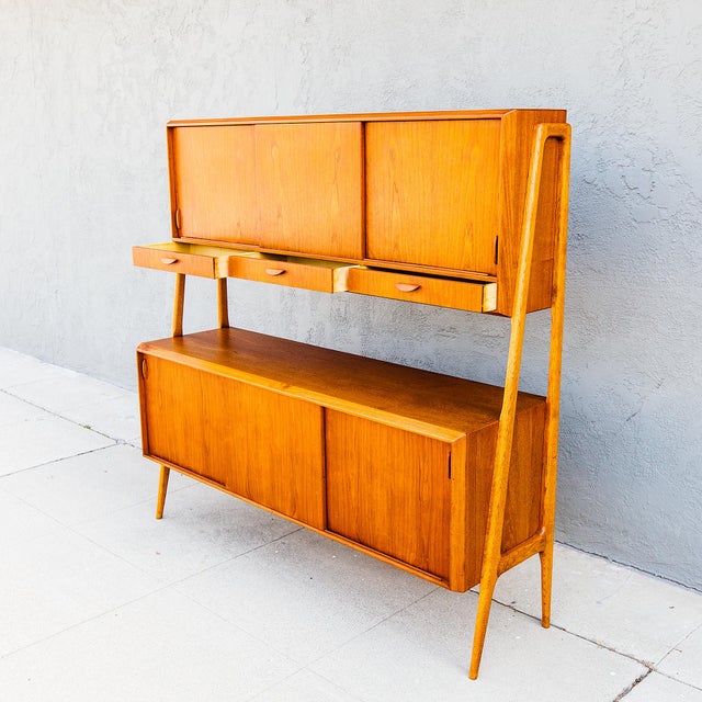 1960s Danish Modern Two Tier Floating Teak & Oak Sideboard by Randers For Sale In Los Angeles - Image 6 of 18