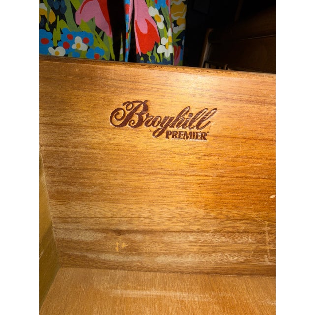1960s Broyhill Premiere Brasilia “Diamond Head” Walnut China Hutch / Display Cabinet For Sale - Image 12 of 12