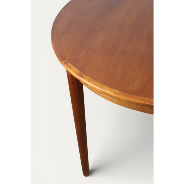 Mid-Century Modern Danish Extendable Round Teak Dining Table, 1960s For Sale - Image 3 of 18