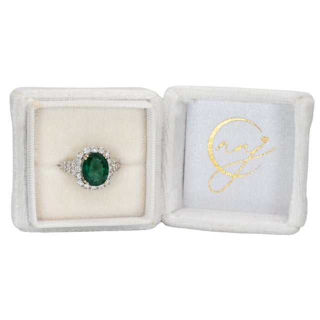 Modern 3Ct Dazzling Emerald Ring With Earth Mined Diamonds: Solid 14k Gold, Oval 11x9mm, Size 6.75 For Sale - Image 3 of 8