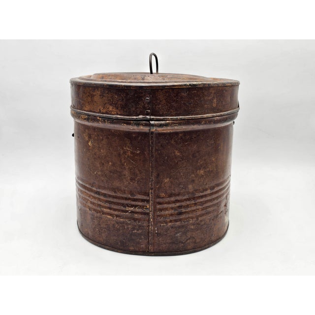 Industrial English Hat Box in Sheet Metal, Early 1900s For Sale - Image 3 of 11