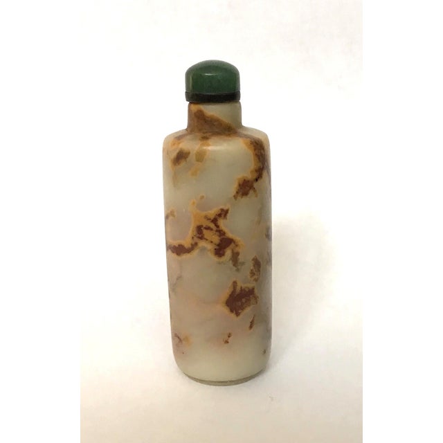 This is my first stone -agate/chalcedony bottle that is carved in the shape of the blue and white cylindrical snuff...