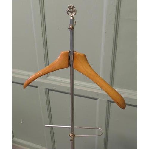 French Chrome and Beech Gents Valet, 1920 For Sale - Image 3 of 7