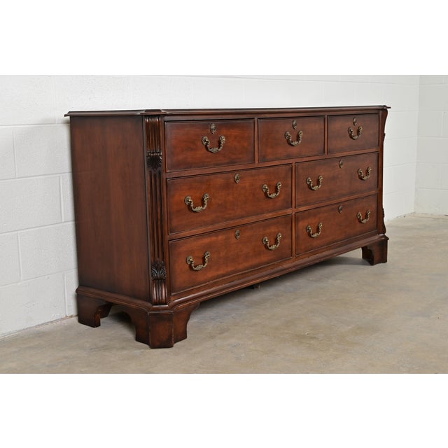 English Henredon Georgian Carved Mahogany Seven-Drawer Dresser or Credenza For Sale - Image 3 of 13