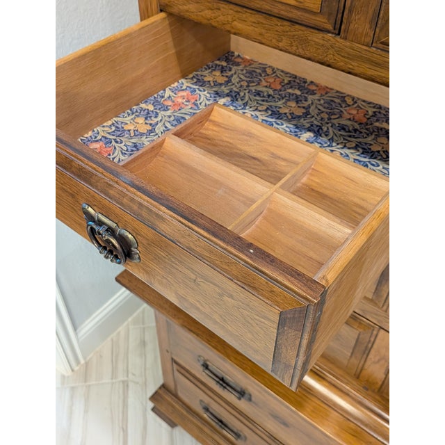 Auburn Thomasville Solid Oak Early American Style Chest-on-Chest Tallboy Dresser Vintage 1960 For Sale - Image 8 of 11