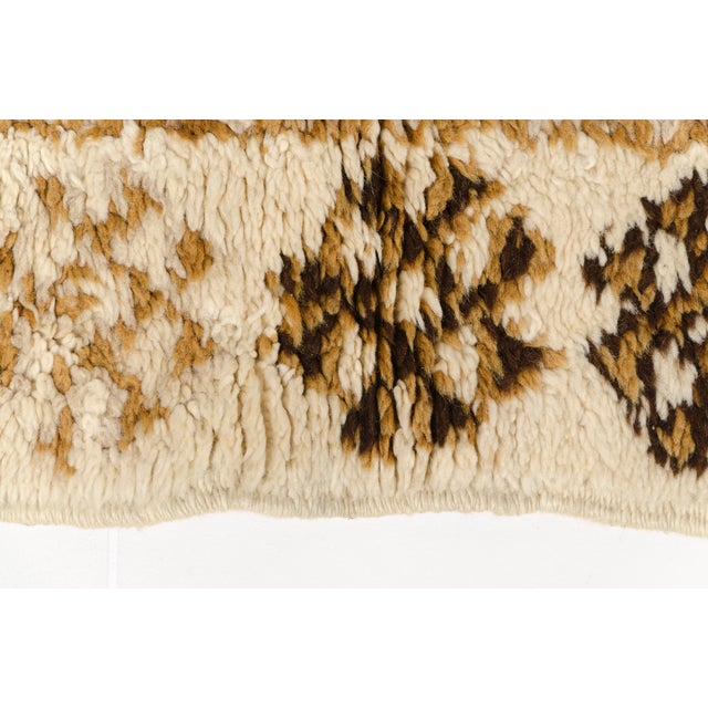 Turkish Mid 20th Century Handwoven Turkish Area Rug For Sale - Image 3 of 10
