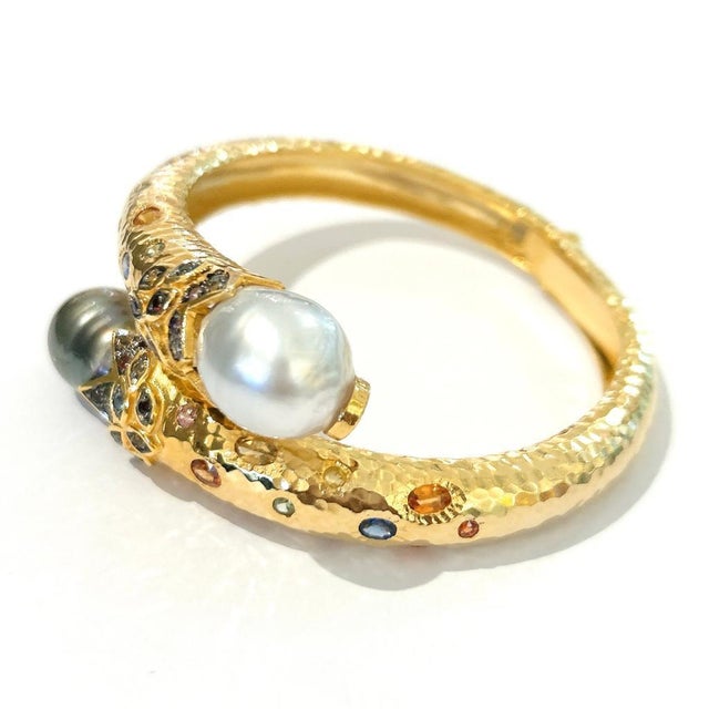 Early 21st Century Bochic "Orient" Vintage South Sea Pearl & Sapphire Bangle - 18K Gold & Silver For Sale - Image 5 of 18