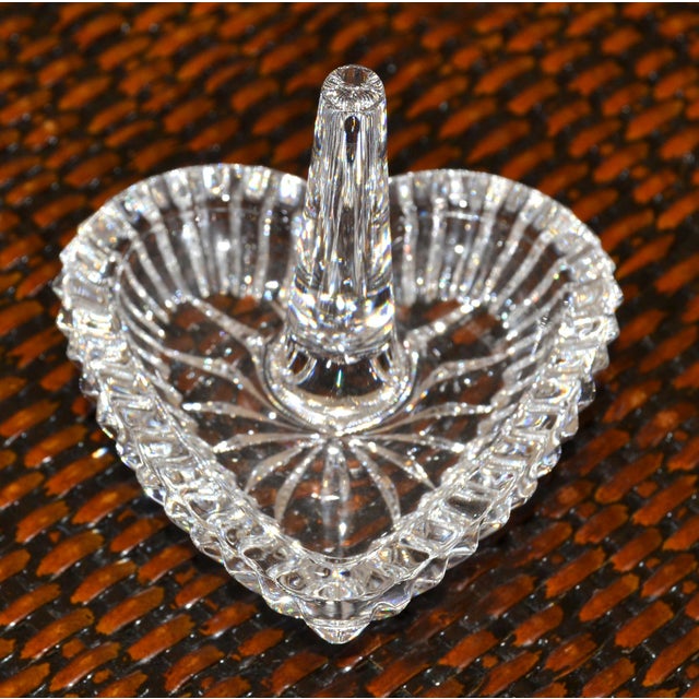 English Late 20th Century Waterford Crystal Ribbed Ring Dish Heart Shape Starburst Base For Sale - Image 3 of 12