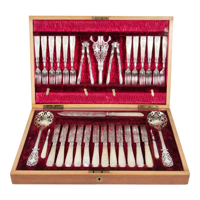 Mid 19th Century Early Victorian Silver Plate Flatware Set for Dessert, Fruit and Nuts - Set of 32 For Sale