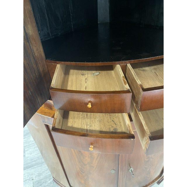 Antigue Biedermeier Corner Cabinet in Walnut Veneer, 1860s For Sale - Image 12 of 18