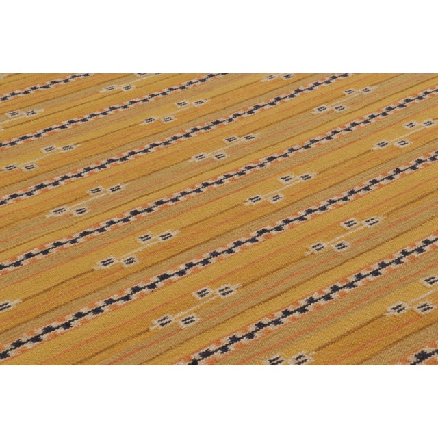 Modern Scandinavian Style Rug “Marta Stripe” Design in Gold Tones, by Rug & Kilim For Sale In New York - Image 6 of 9