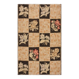 1930s Beige Black Floral Folk Art Antique American Hooked Rug 3' X 5' Handknotted Wool Carpet For Sale