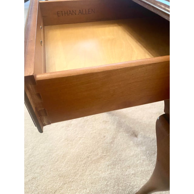 Ethan Allen Georgian Court Cherry Rectangular End Table Late 20th Century Excellent Condition For Sale In Denver - Image 6 of 11