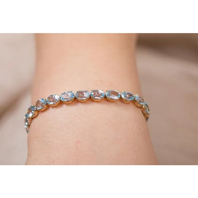 Mexican 28.5 Carats Blue Topaz Gemstone Tennis Bracelet in 18k Yellow Gold For Sale - Image 3 of 17