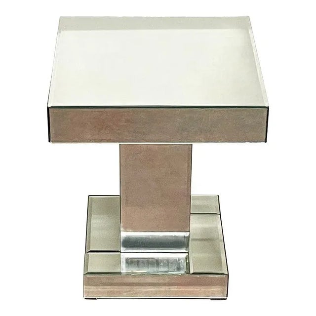 Geometric table with a square base and entirely mirrored. Dimensions (LXPXH) 55 x 55 x 66.5 cm