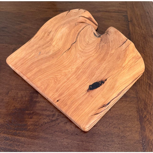 2010s American Handmade Alligator-Shaped Juniper Wood Cutting Board For Sale - Image 5 of 5