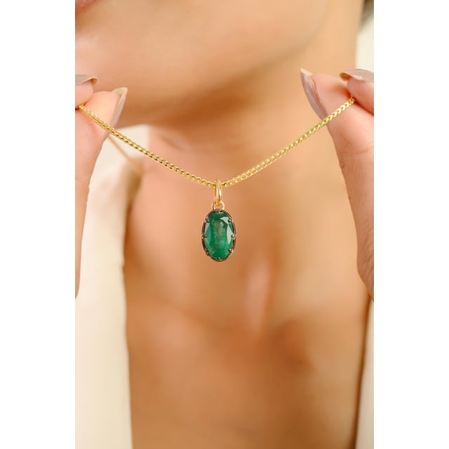 VRJewels Black Rhodium Crafted 3.81 Ct Emerald Pinion Bezel Pendant in 18k Gold For Sale - Image 4 of 17