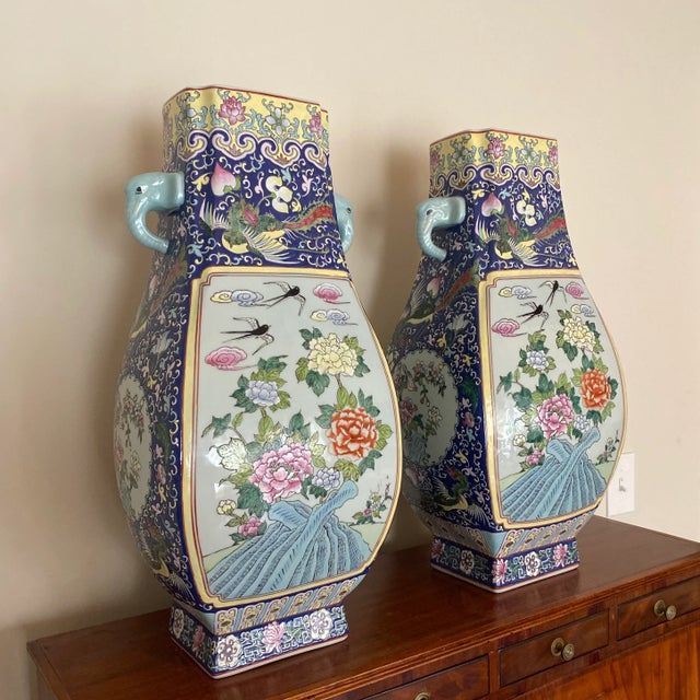 1970s Vintage Oversized Hand Painted Asian Jars ~ a Pair For Sale - Image 5 of 12