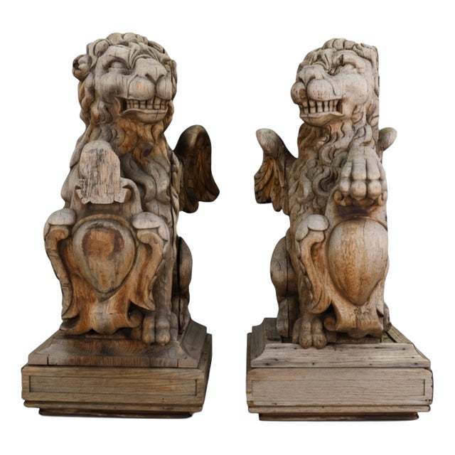 19th Century Neo-Renaissance French Heraldic Lion Sculptures, 1870s, Set of 2 For Sale
