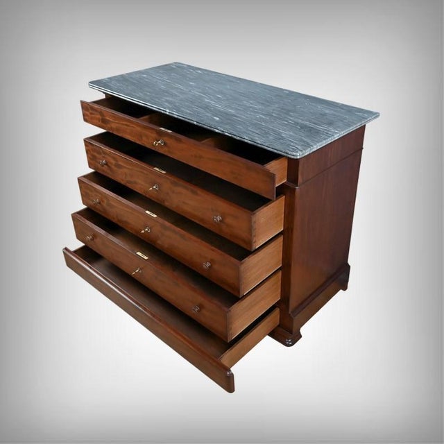 A Louis-Philippe commode from the late 19th century, crafted from solid mahogany and mahogany veneer. Its Sainte-Anne...