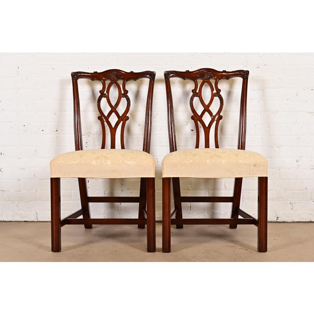 A gorgeous pair of Georgian or Chippendale style side chairs or dining chairs By Kindel Furniture USA, 1980s Solid carved...