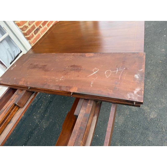 Vintage Georgian Regency Style Banded Mahogany Pedestal Extension Dining Table With Leaves For Sale - Image 11 of 18