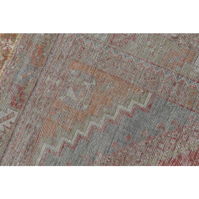 Turkish Vintage Oushak Rug With Medallion Design With Interconnected Motifs Measures 3'7"x5'7" For Sale - Image 10 of 10