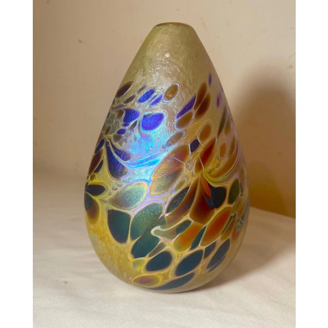 Hand Blown Maytum Studio Art Glass Iridescent Aurene Egg Shaped Bud Vase 1986 For Sale - Image 4 of 12