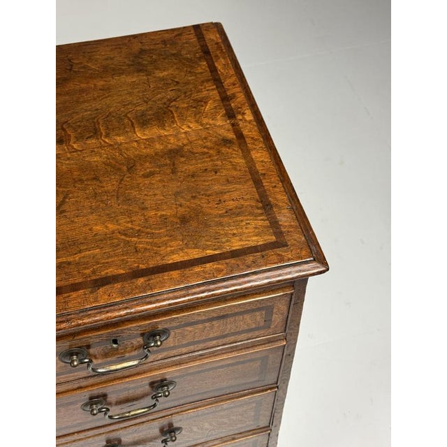 English Chest of Drawers in Oak For Sale - Image 14 of 18