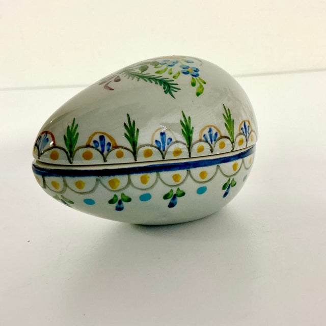 -1950s Vintage Mediterranean Portuguese Art Nouveau Hand-Painted Porcelain Egg Trinket Box For Sale - Image 9 of 10