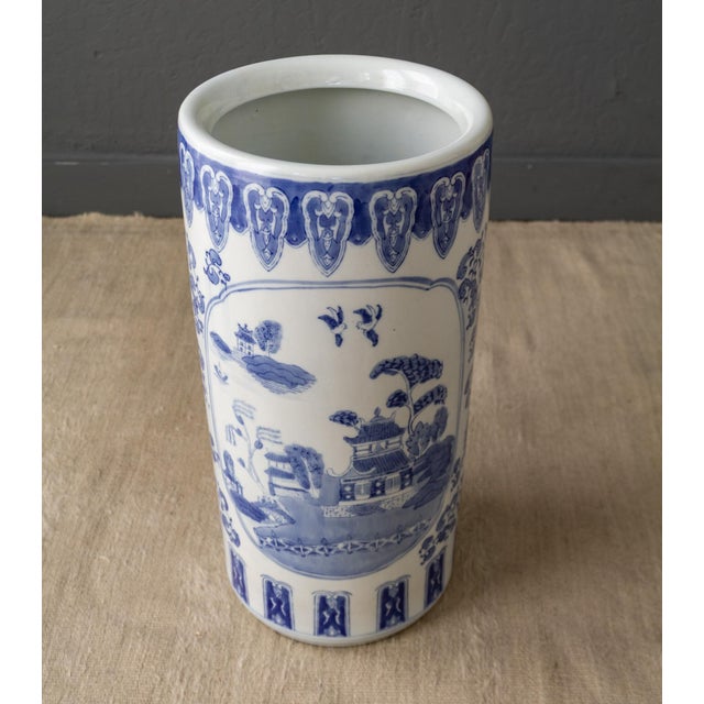 Blue Willow Chinoiserie Ceramic Umbrella Stand For Sale - Image 9 of 16